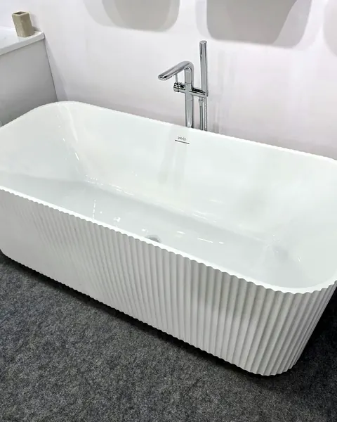 Freestanding bath, fluted profile, matte white