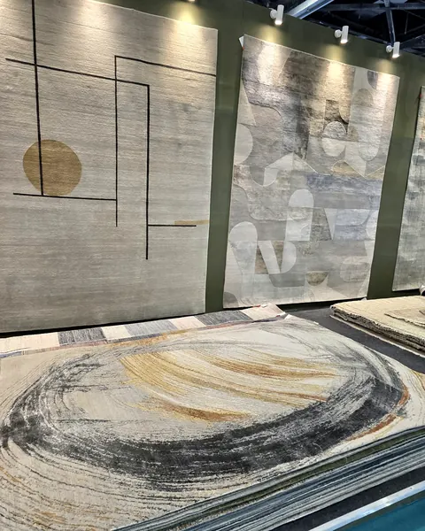Hand-tufted rug, abstract circular motif